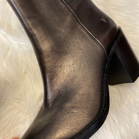 Frye Chelsea boots - Picture 10 of 11